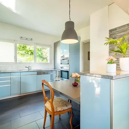 1 Stylish Bedroom For 2 With An Amazing Lake View! Montrö
