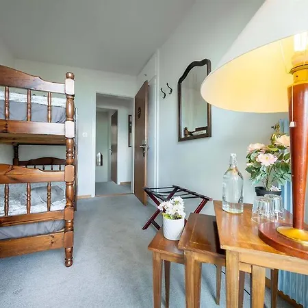 Daire 1 Stylish Bedroom For 2 With An Amazing Lake View! Montrö